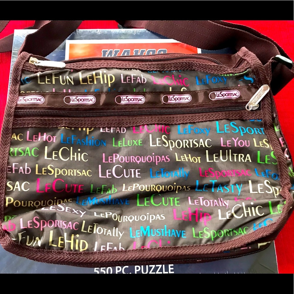 NWOT Brown LeSportsac Patterned Deluxe Everyday purse/bag.